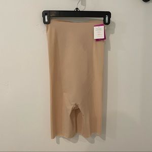 NWT | Spanx high waisted mid thigh short